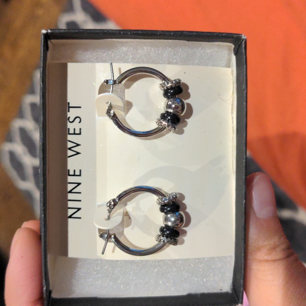 Small hoop earrings | Nine West